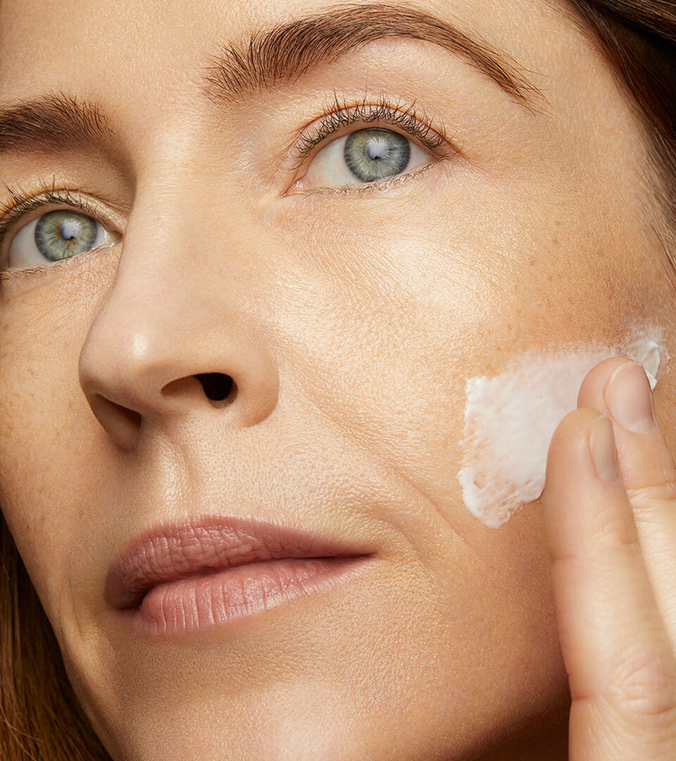 Womanmoisturizer 05